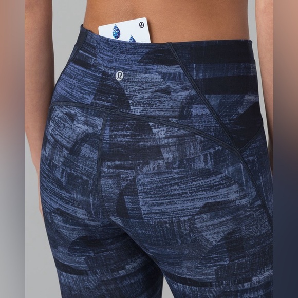 Lululemon Train Times 7/8 Pant size 4 - Picture 4 of 8